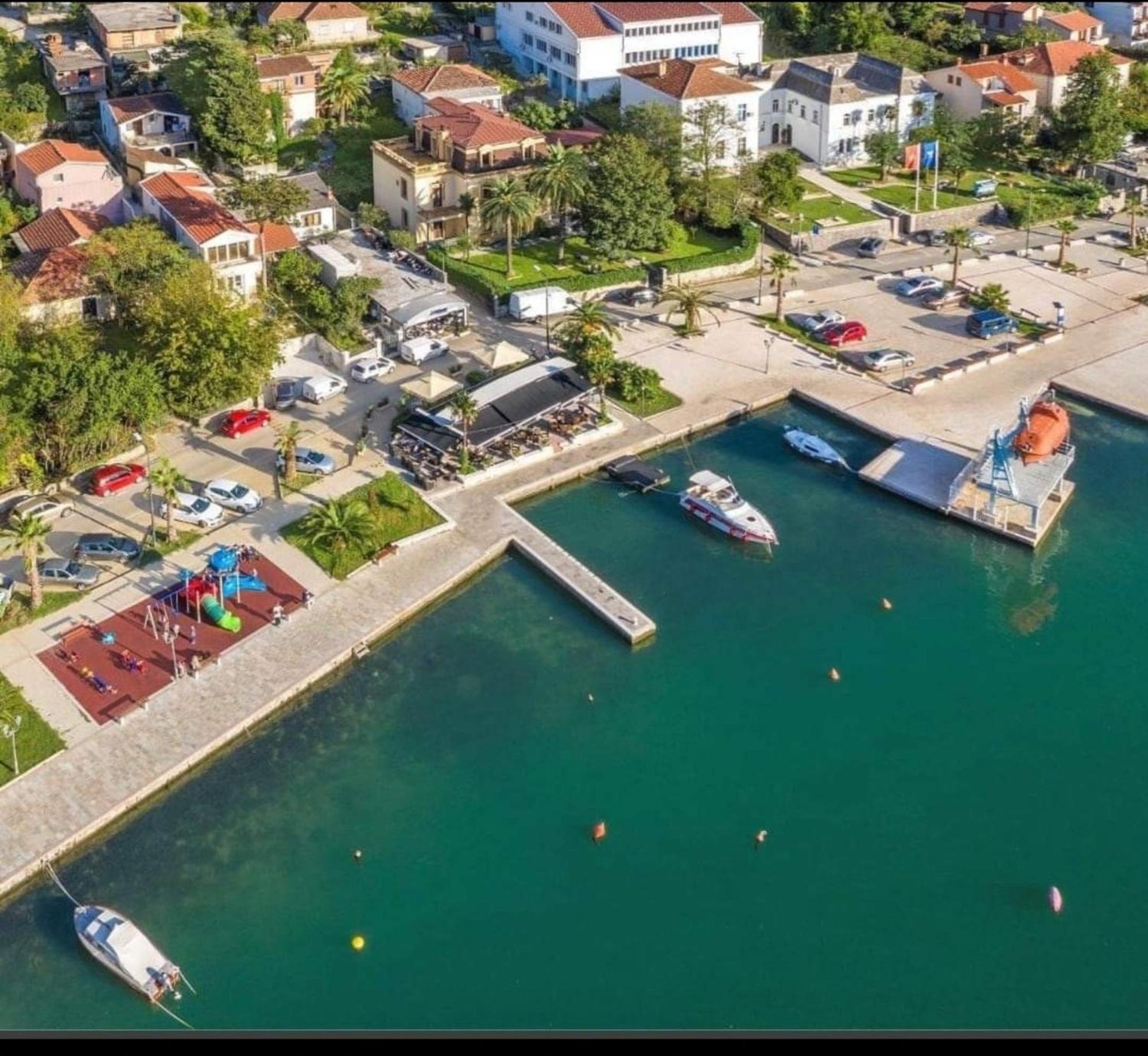 Bay Mola Home Kotor Exterior photo